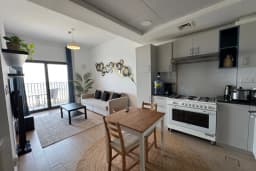 FULLY FURNISHED 2 BR WITH MARINA VIEW/CORNER UNIT 5