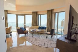 PANORAMIC CREEK VIEW/ FULLY FURNISHED/ HIGH FLOOR 1