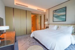 PANORAMIC CREEK VIEW/ FULLY FURNISHED/ HIGH FLOOR 4