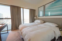 PANORAMIC CREEK VIEW/ FULLY FURNISHED/ HIGH FLOOR 12