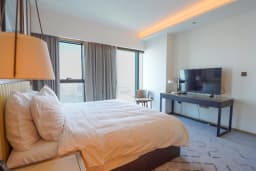 PANORAMIC CREEK VIEW/ FULLY FURNISHED/ HIGH FLOOR 13