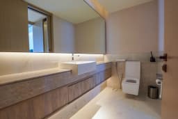 PANORAMIC CREEK VIEW/ FULLY FURNISHED/ HIGH FLOOR 18