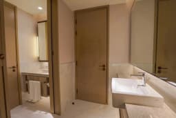 PANORAMIC CREEK VIEW/ FULLY FURNISHED/ HIGH FLOOR 20