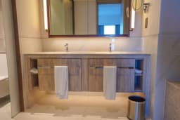 PANORAMIC CREEK VIEW/ FULLY FURNISHED/ HIGH FLOOR 22