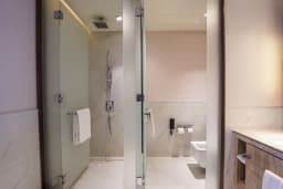 PANORAMIC CREEK VIEW/ FULLY FURNISHED/ HIGH FLOOR 23