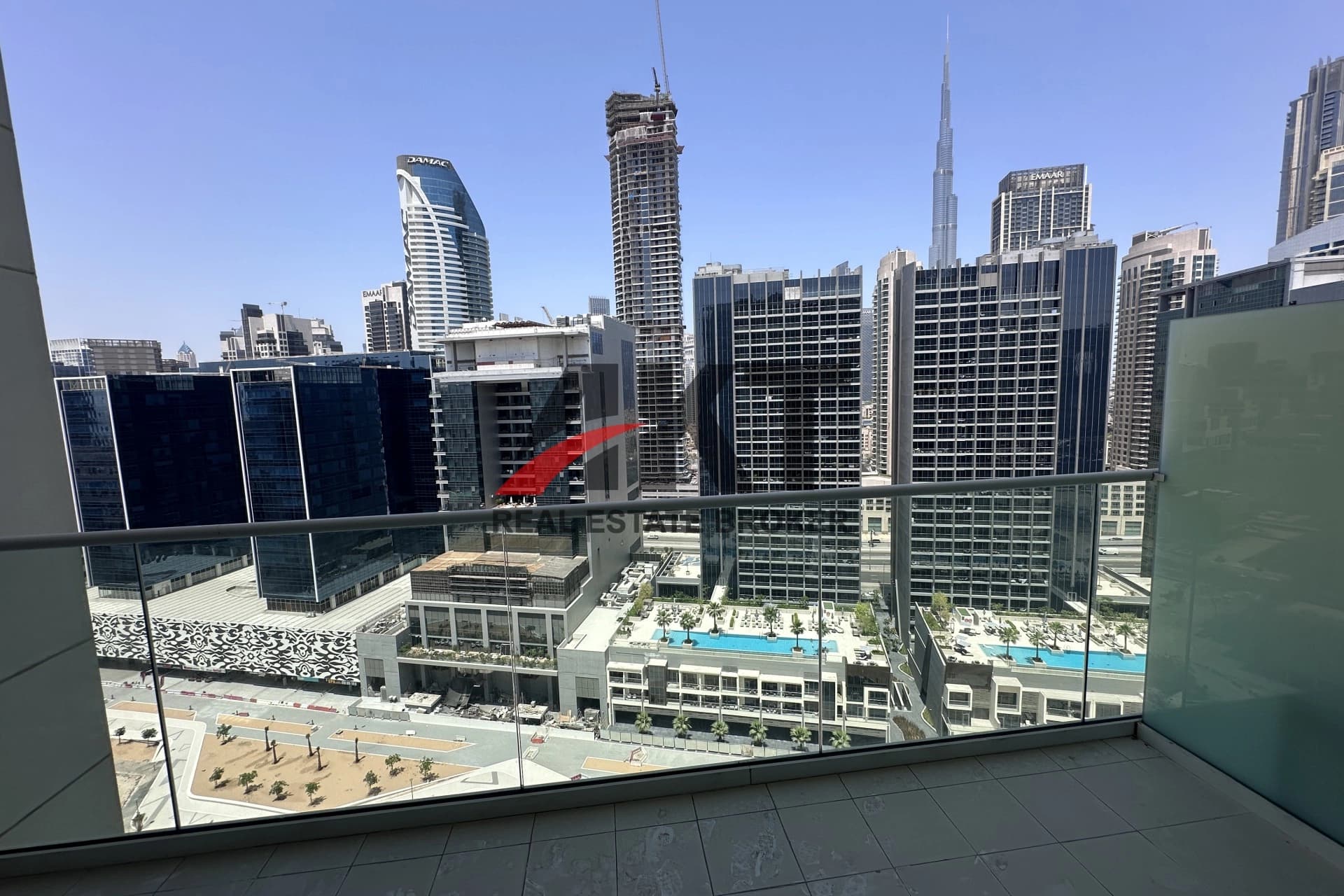 MODERN 1BR/HIGH FLOOR/PRIME LOCATION