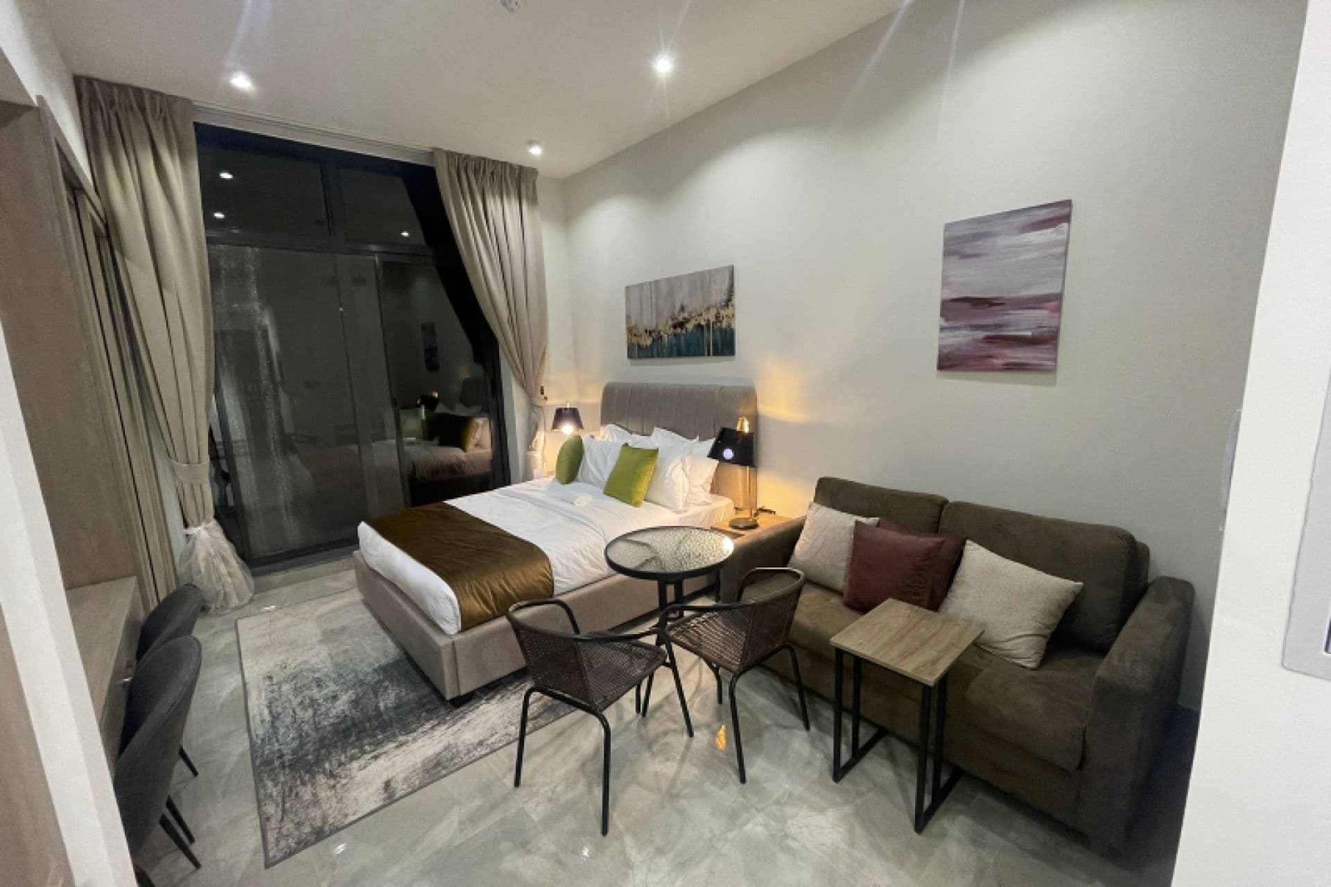 Fully Furnished and Upgraded Studio/Rented