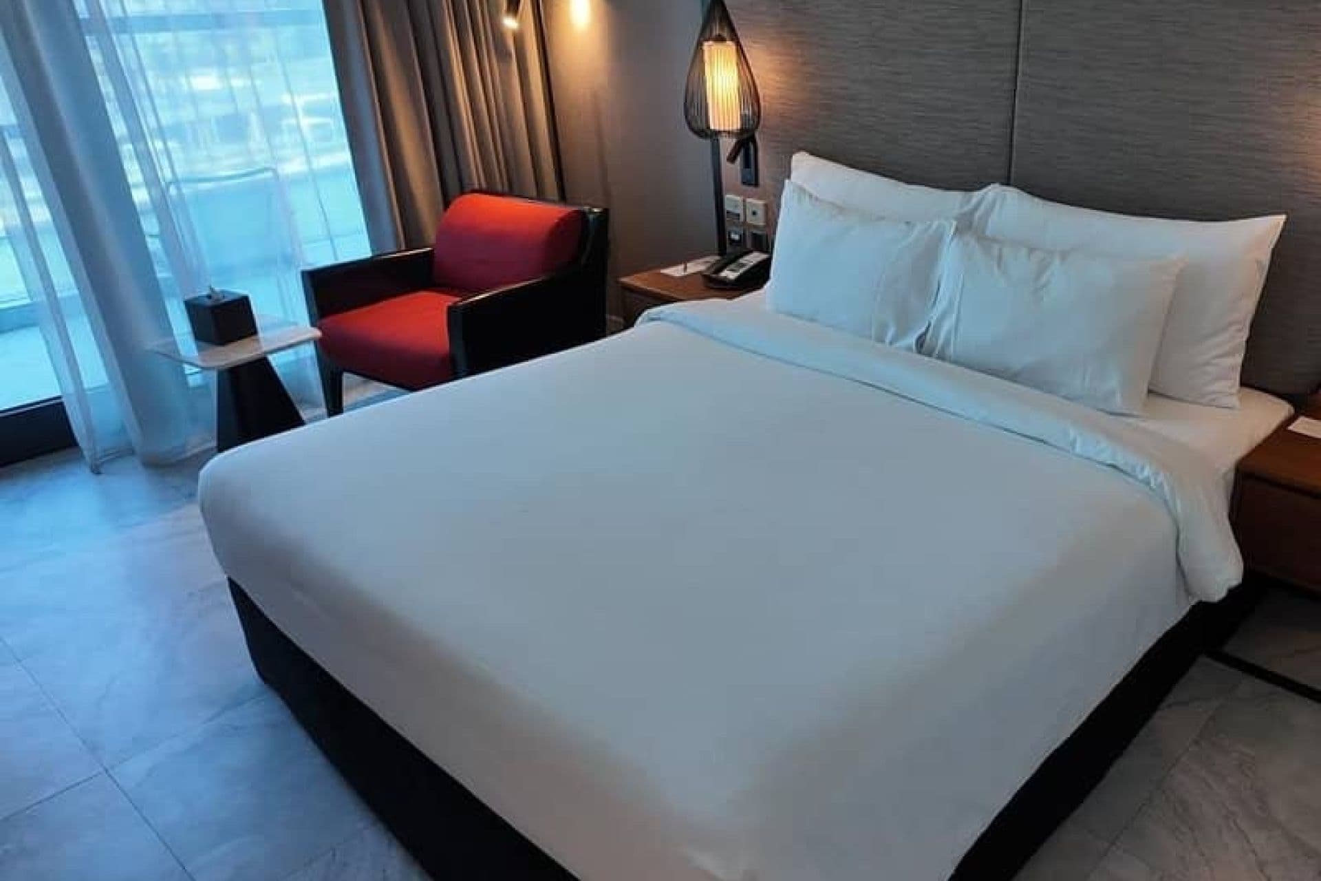 FULLY FURNISHED/PRIME LOCATION/CANAL VIEW/BALCONY